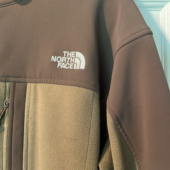 North face Mens Large wind stopper coat. Brown.Some wear on the Velcro sleeve. - Picture 3 of 7